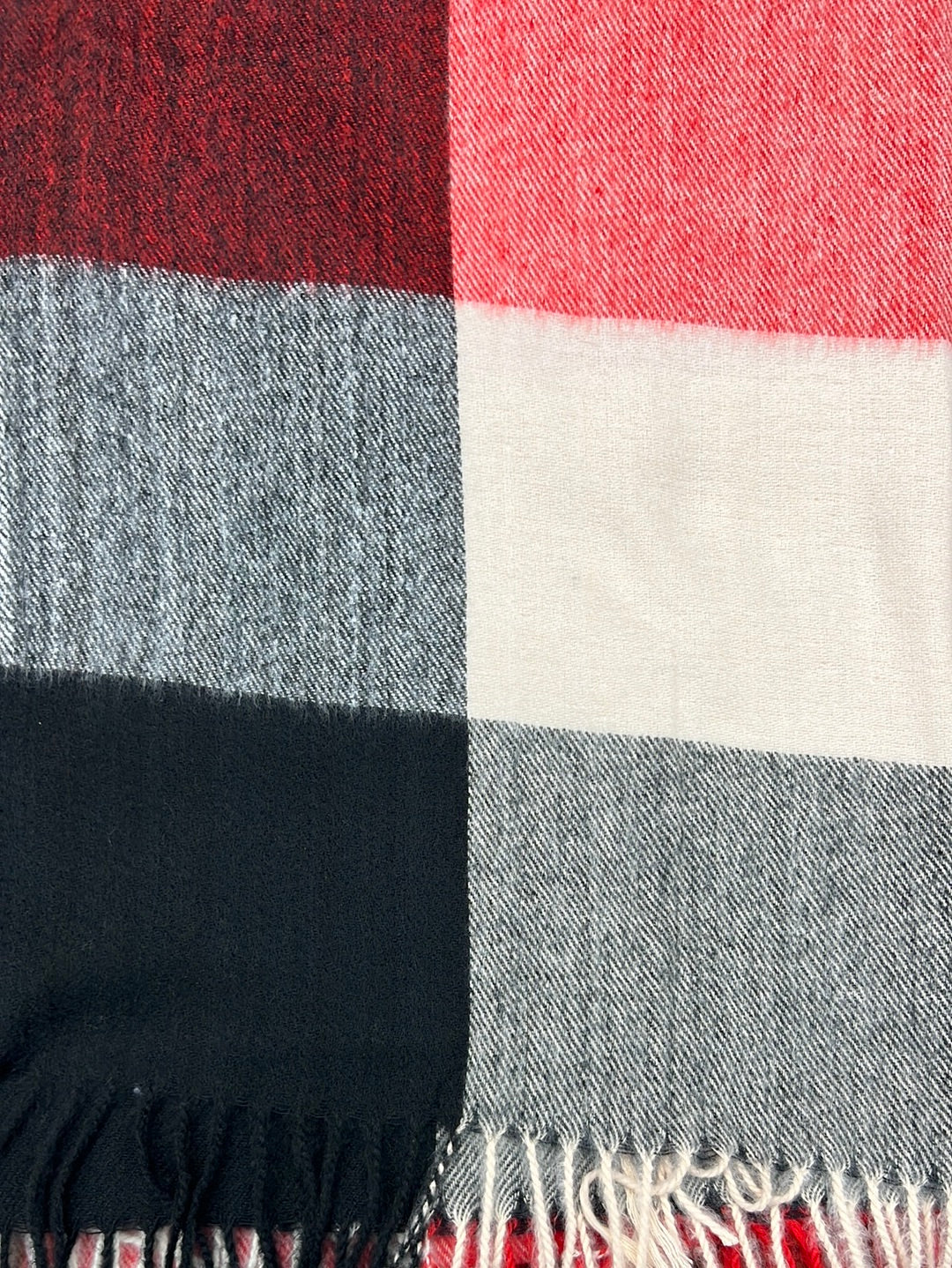 PASH-08 TARTAN OR BUFFALO PLAID PATTERN PASHMINA - German Fuentes Wholesale of Leather Handbags, Belts and Accessories - German Fuentes